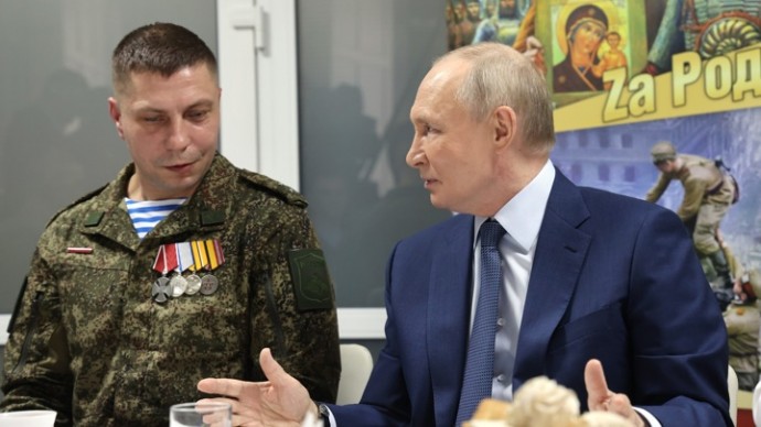 Путин: РФ беспокоит риск провокаций Киева против журналистов в зоне СВО - Новости на Вести.ru