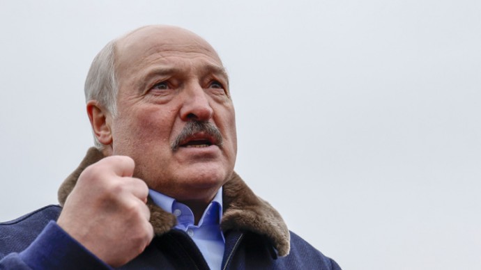Лукашенко: после поправок в конституцию страну придется строить по-новому